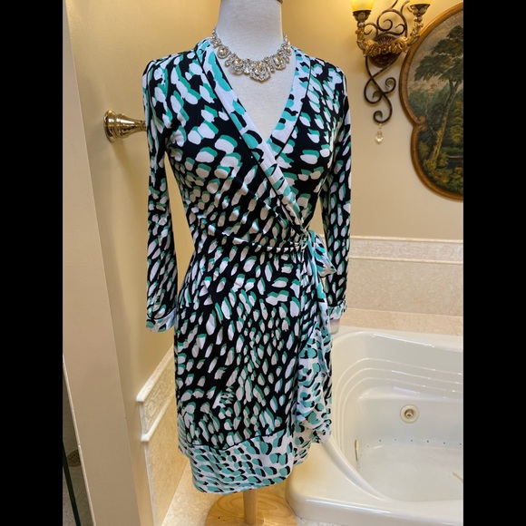 NWOT BCBG MaxAzria Black Green White Wrap Sexy Spring Classic Dress S - Picture 13 of 14